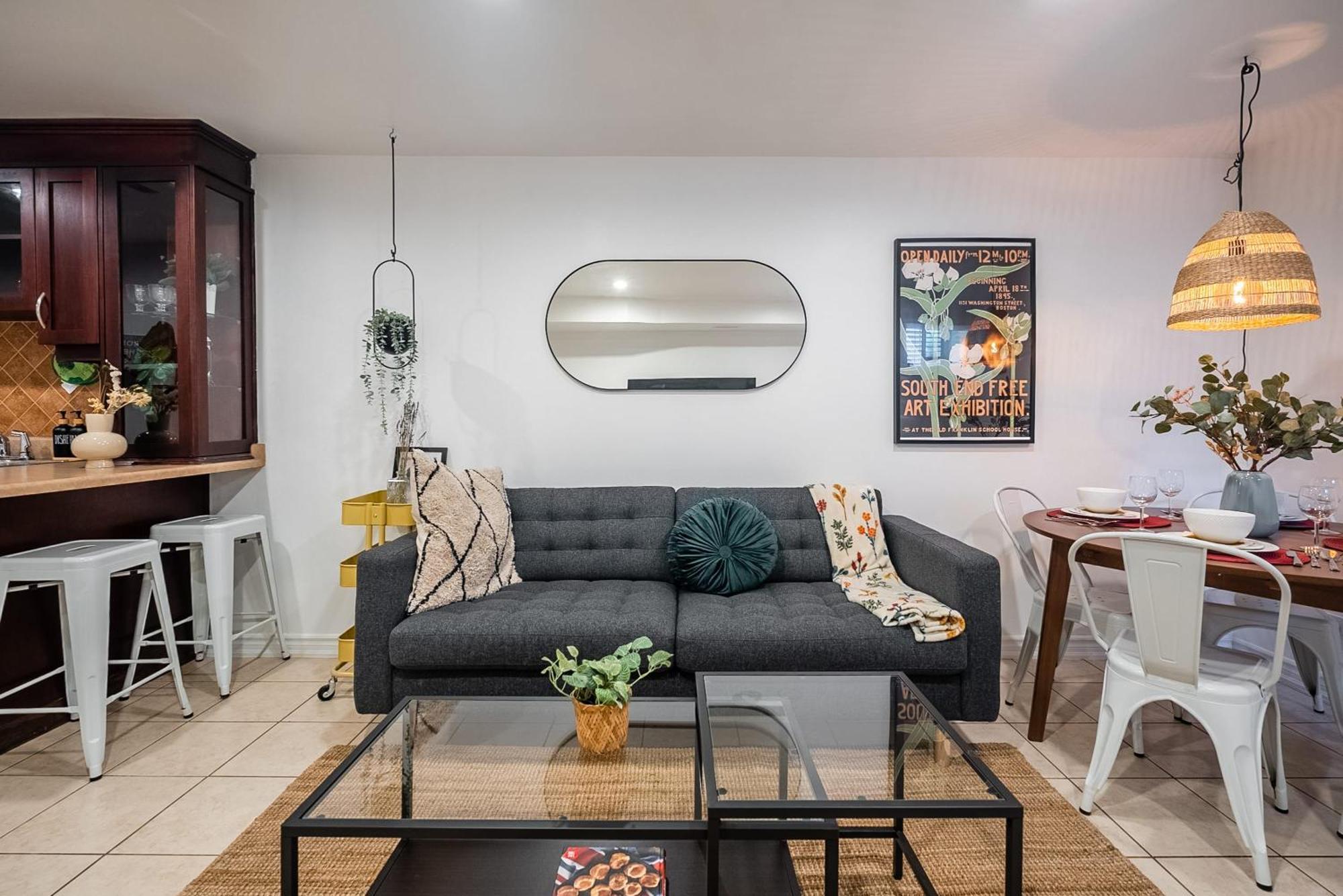 Basement Suite With Private Patio In Davenport Toronto Buitenkant foto