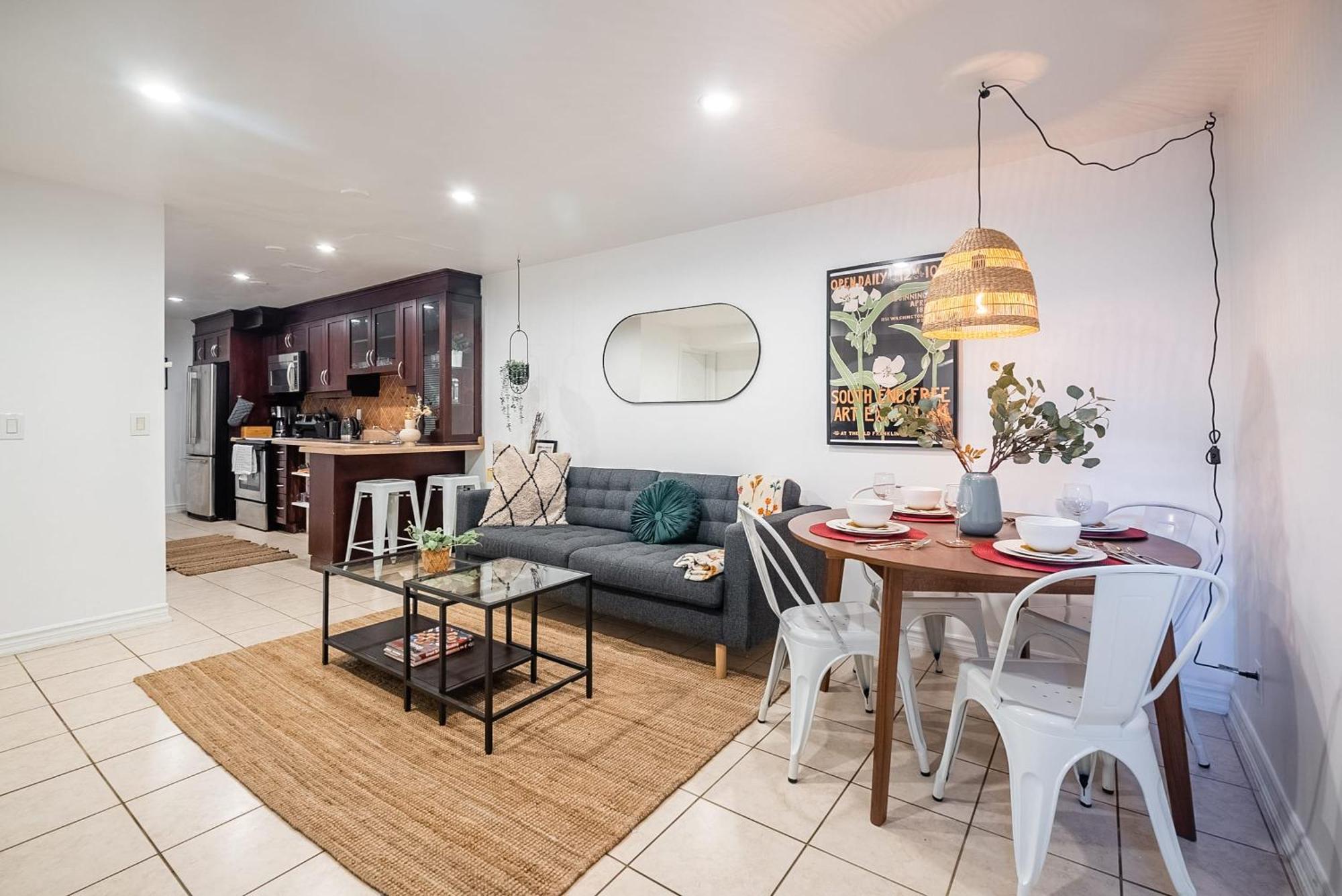 Basement Suite With Private Patio In Davenport Toronto Buitenkant foto