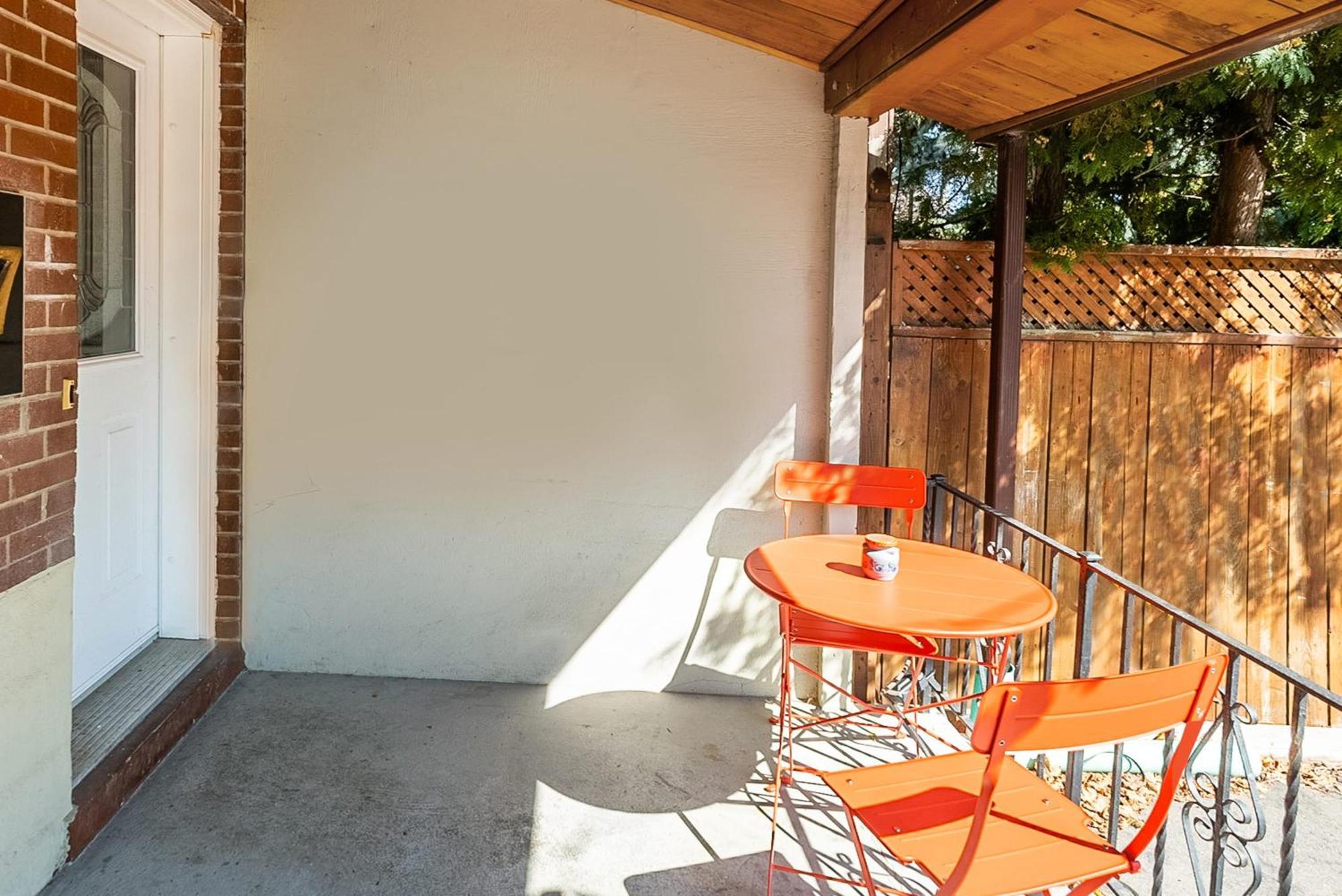Basement Suite With Private Patio In Davenport Toronto Buitenkant foto