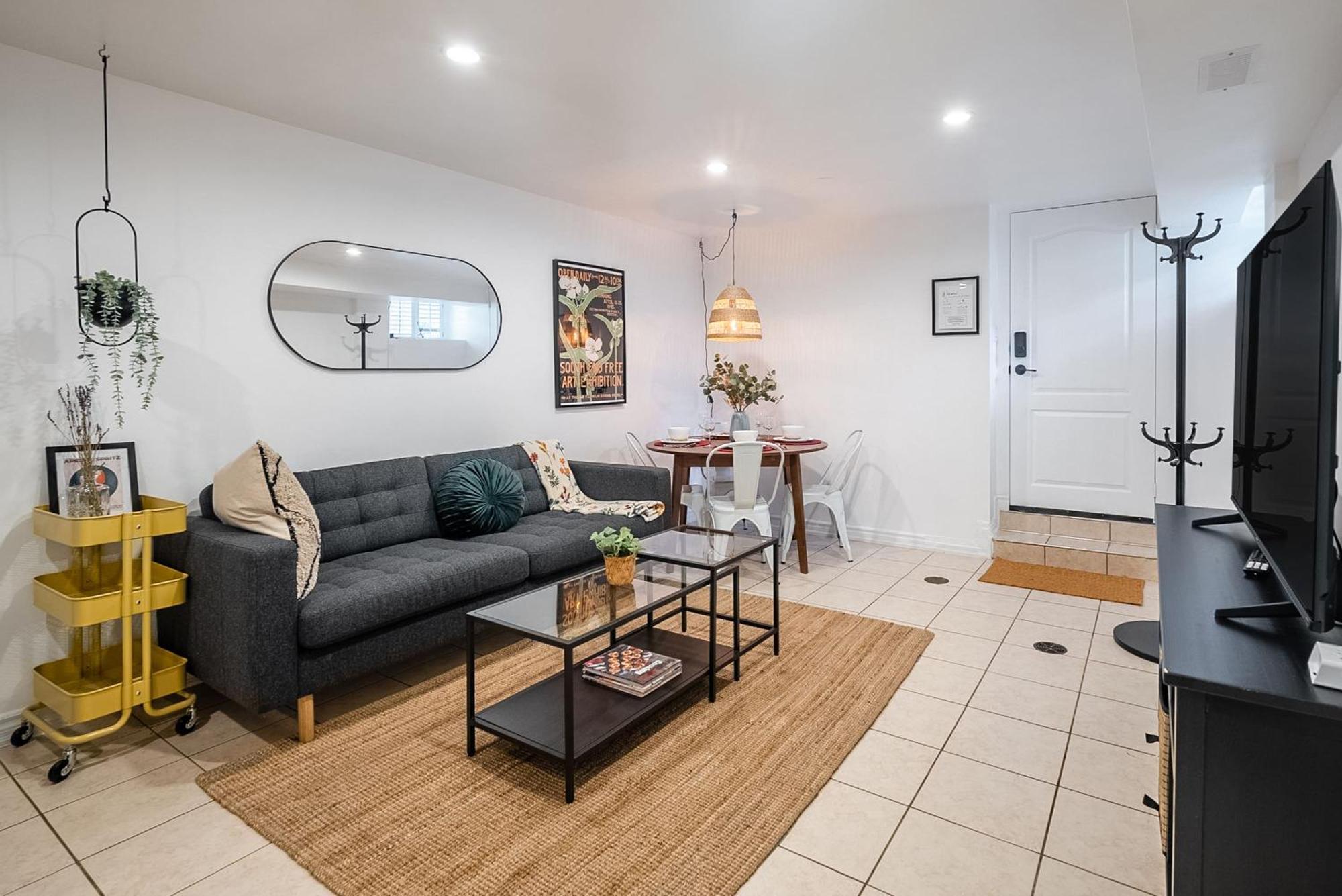 Basement Suite With Private Patio In Davenport Toronto Buitenkant foto